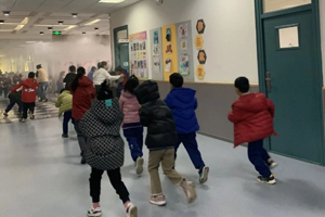 三河市燕橋?qū)W校小學(xué)開展火災(zāi)逃生演習(xí)活動——時刻謹(jǐn)記逃生之路