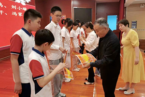 三河市燕橋?qū)W校舉行六年級表彰暨師生動員大會！少年乘風起，未來皆可期