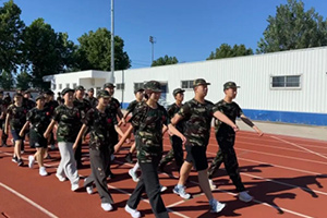北京懷柔索蘭諾中學開學季之新生軍訓風采