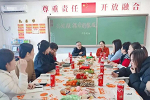 三河市燕橋?qū)W校六年級新學(xué)期茶話會：共話AI，探索教學(xué)新航道